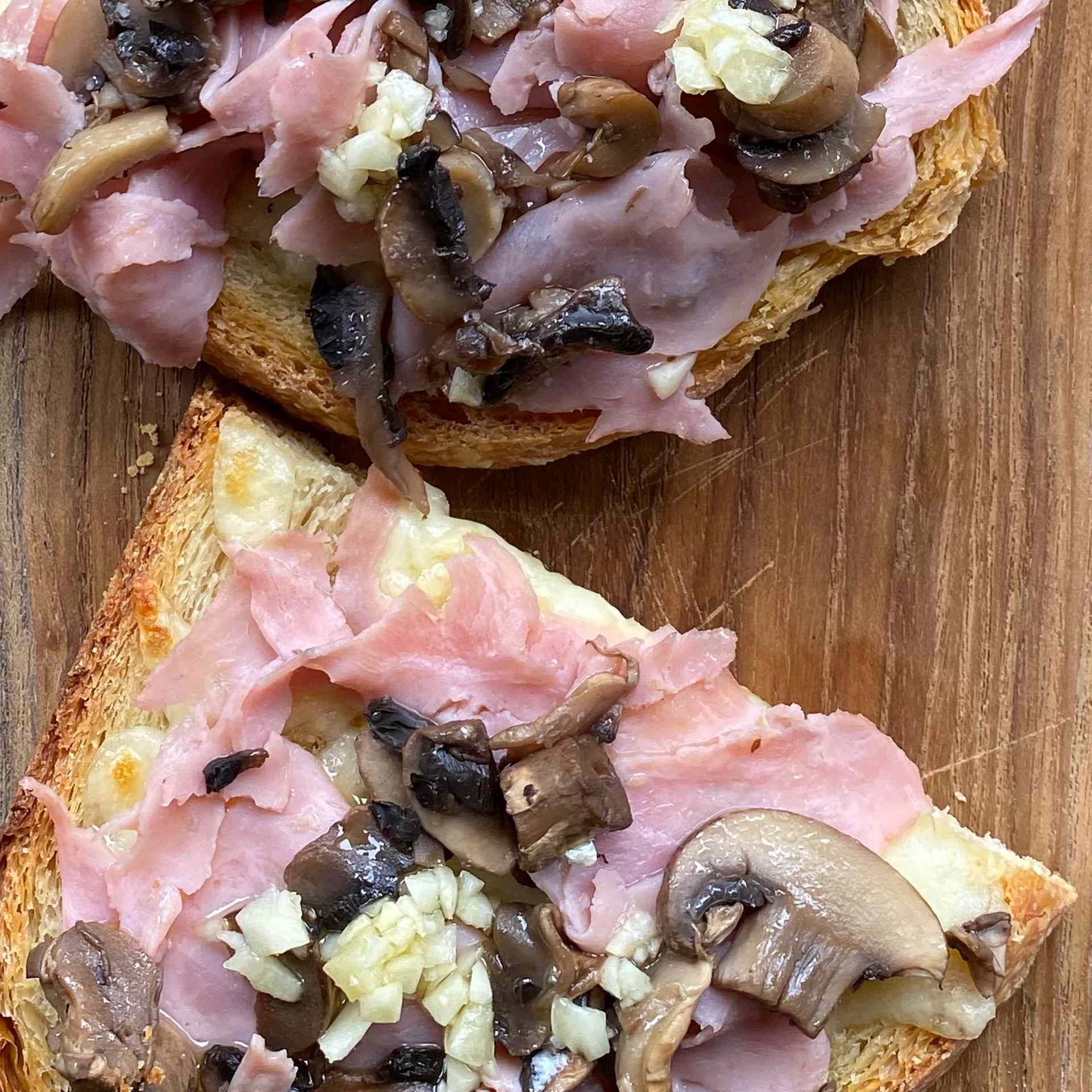 crostone cotto e funghi